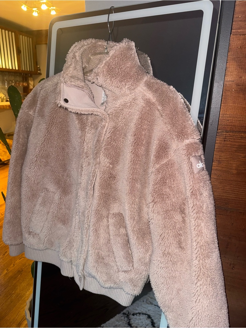 ALO Yoga taupe/ pinkish color  Sherpa Varsity Jacket sz small great for fall - Picture 11 of 13